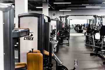 Новый фитнес-клуб сети Extreme Fitness теперь и на улице Курчатова